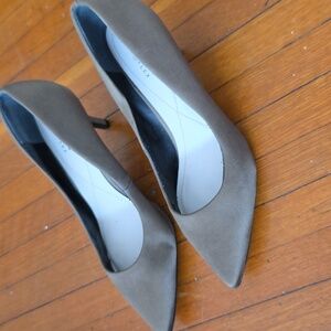ALFANI Step N Flex Olive Green Jeules Heels Size 6.5